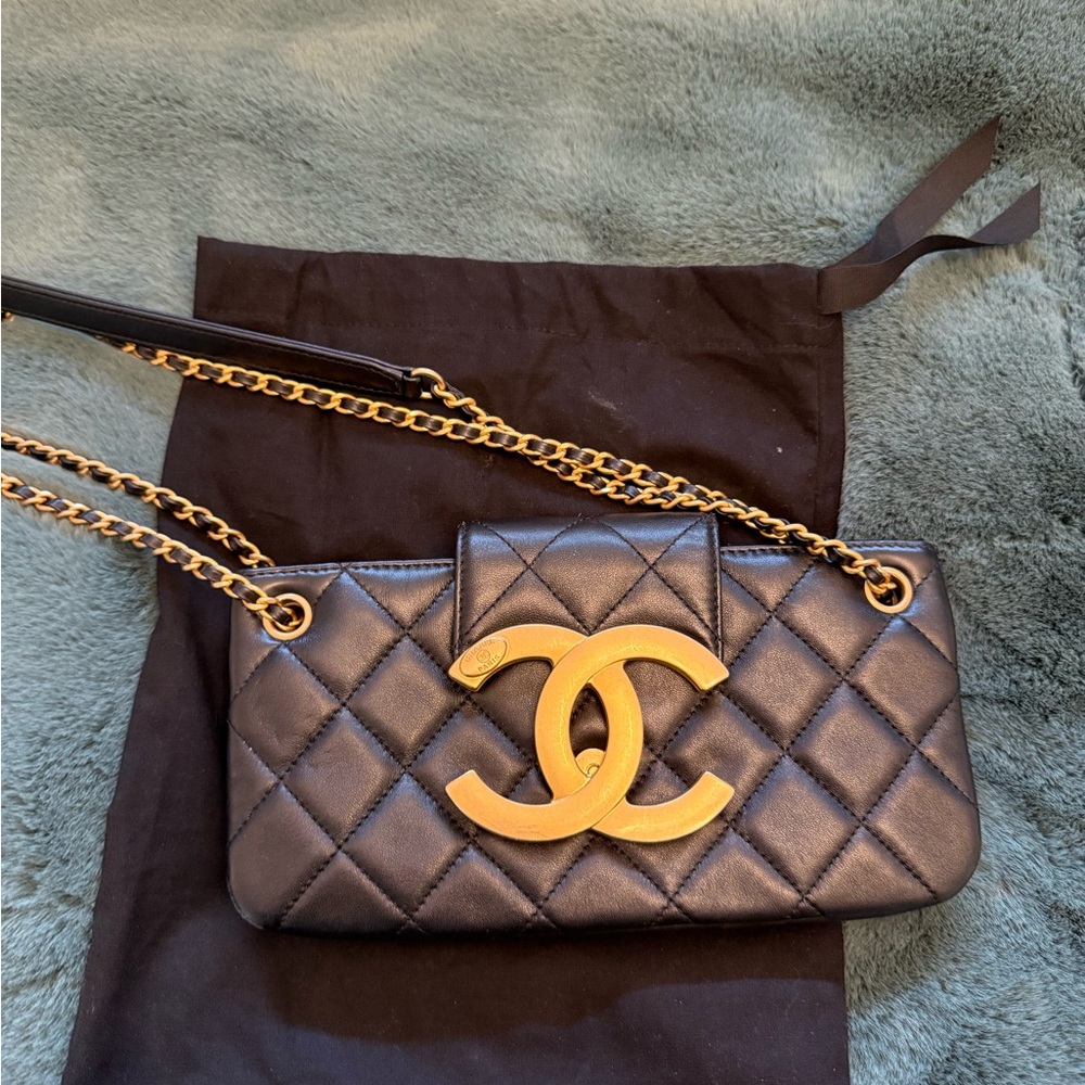 💯 authentic chanel crossbody - Picture 2 of 8